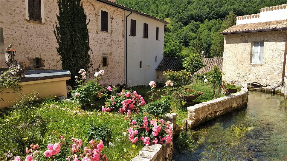 In giro per Rasiglia, la “piccola Venezia dell’Umbria”