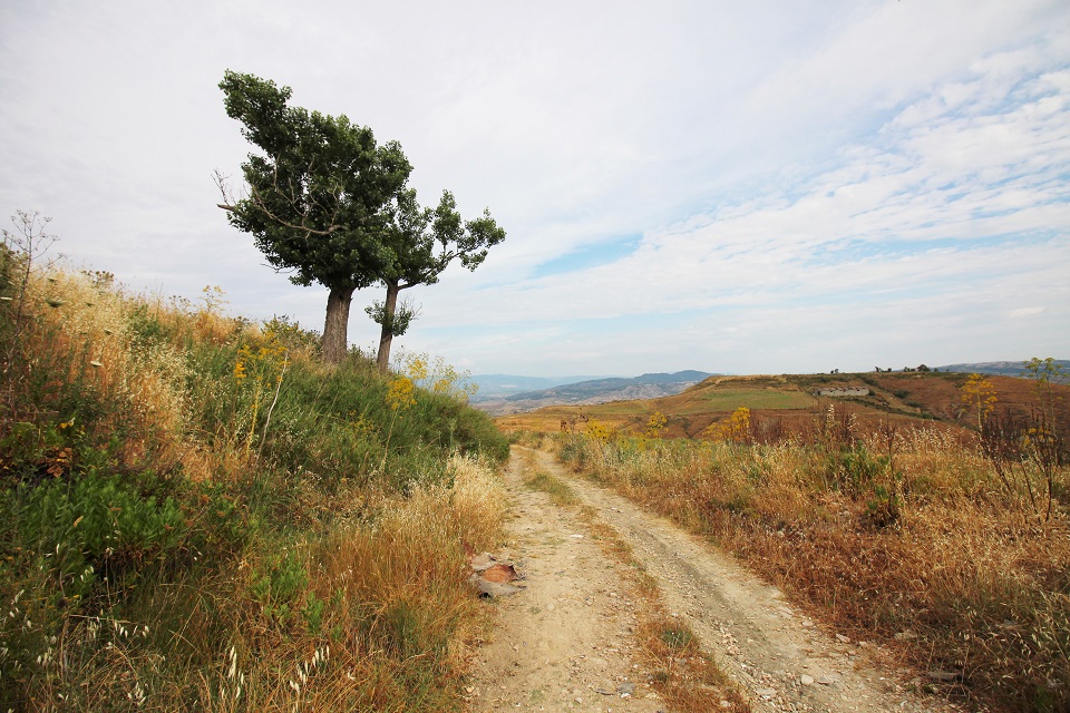 Tra monoliti e lingue di argilla, alla scoperta dei Calanchi del&nbsp;Marchesato