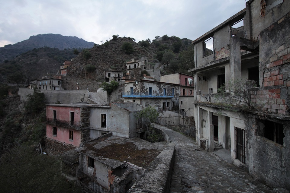 A Roghudi Vecchio, il borgo fantasma dell’Aspromonte