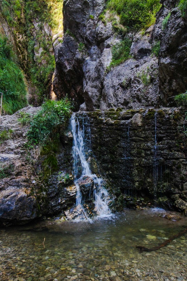 Cascata della Froda, lungo il sentiero immerso nel&nbsp;verde
